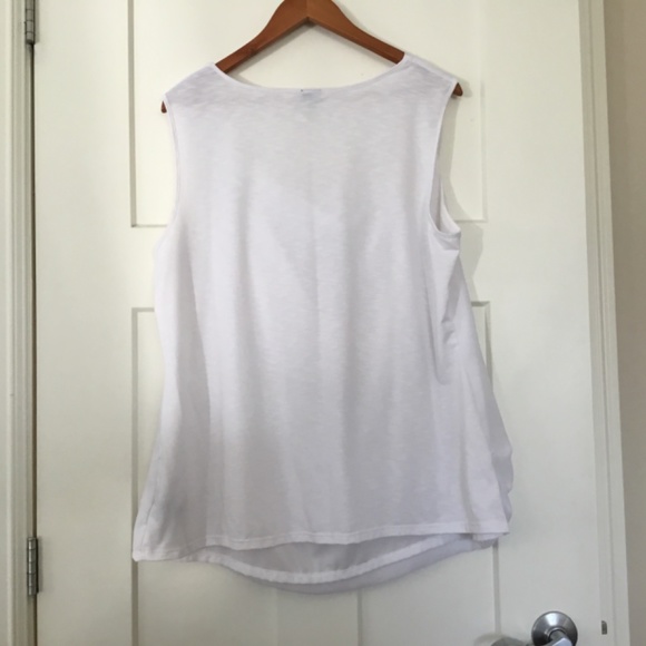 Plus size asymmetrical sleeveless scoop neck shirt - Picture 2 of 4